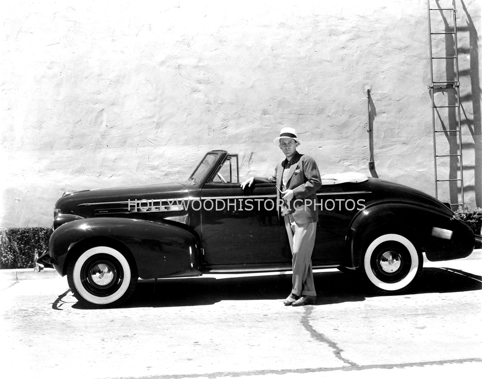 Bing Crosby 1939 Oldsmobile 6 cylinder  WM.jpg